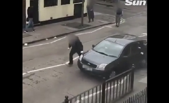 Светът изтръпна! След кървавата баня в Нова Зеландия, нападнаха и джамия в Лондон (ВИДЕО 18+)