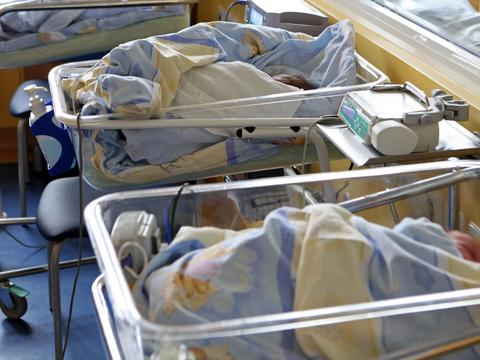 Не е за вярване! Майка роди 6 деца за 9 минути при шанс 1 към 4,7 милиарда! (СНИМКА)