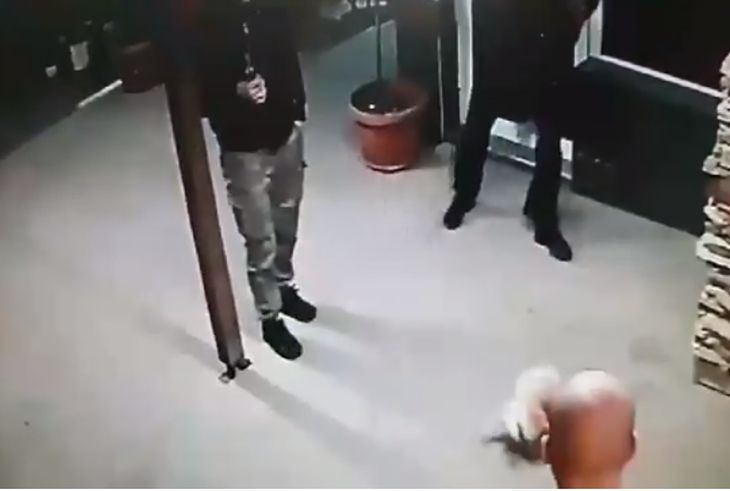 Нечовешка жестокост на изверг от Радомир подпали мрежата (СНИМКА/ВИДЕО 18+)