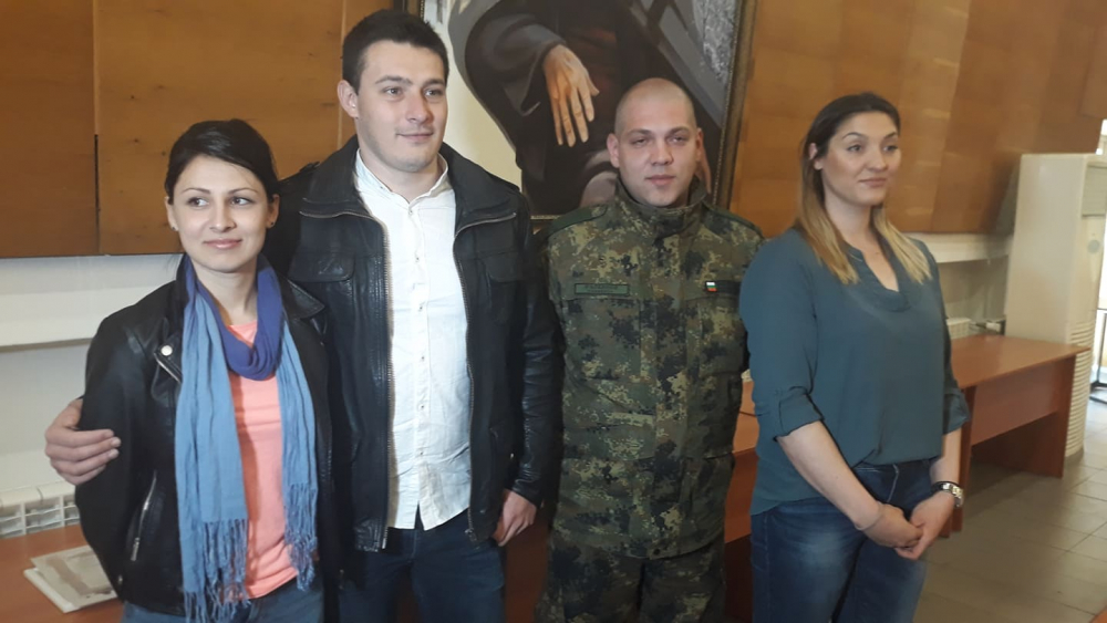 БЛИЦ TV: Ето ги смелите мъже, спасили живота на три деца от Карлово