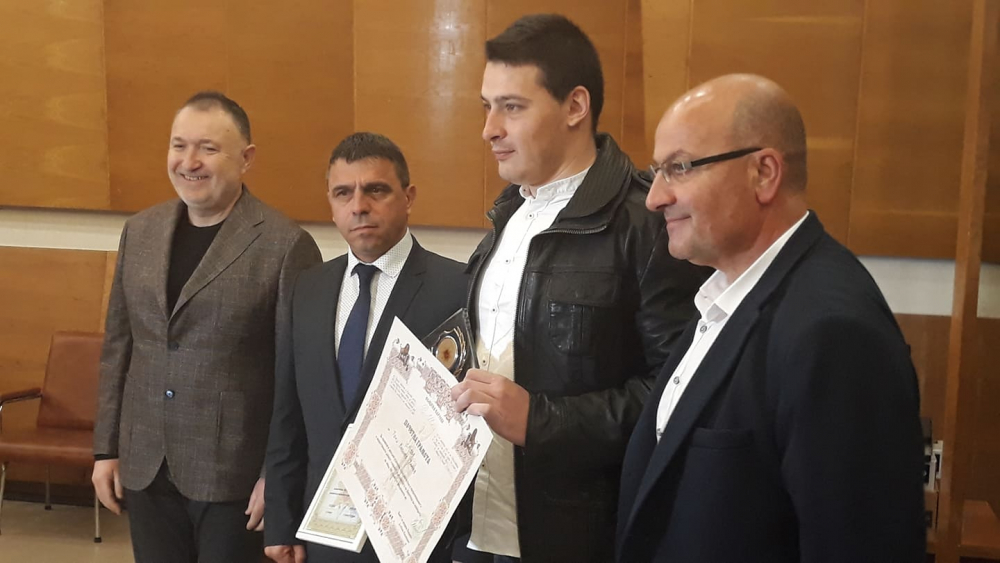 БЛИЦ TV: Ето ги смелите мъже, спасили живота на три деца от Карлово