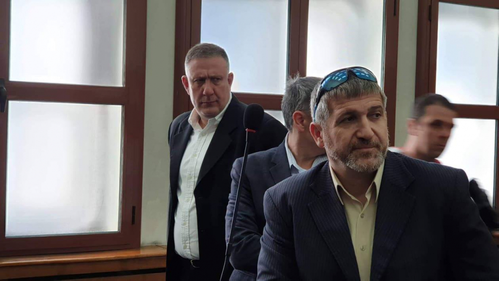 Драма в съда: Посрещнаха д-р Димитров с аплодисменти, а родителите на Жоро Плъха искат тежко възмездие