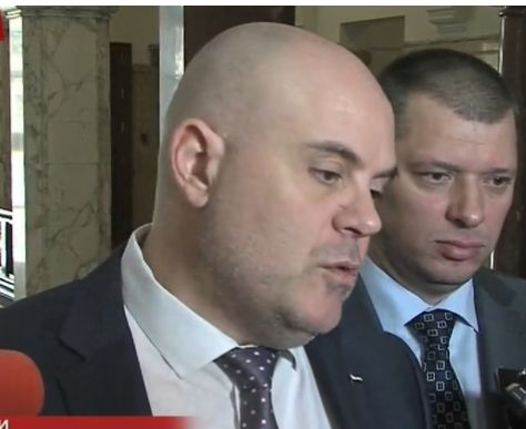 Прокурор Гешев за арестите на кмет и общинари в Червен бряг: Пари има, но се краде много! 