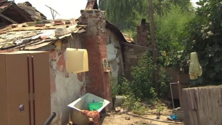 Абсурд: Цигани заграбиха имота на баба Люба, трябва да им плати 1000 лева данък
