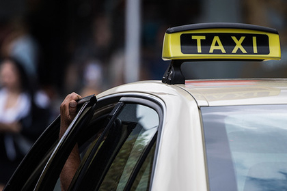 Шофьор на Uber, който не е правил секс с жена си от 10 години, инсталира скрита камера в таксито си и... 