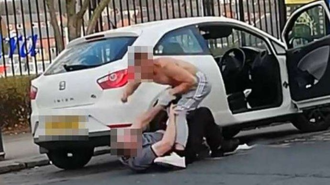 Дядо отнесе жесток бой, след като се изрепчи за паркиране (ВИДЕО)