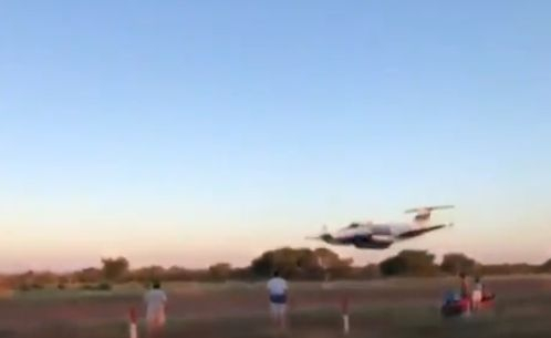Шокиращо ВИДЕО: Пилот-камикадзе направи таран със самолет на къщата си, за да убие жена си, която го изгони 