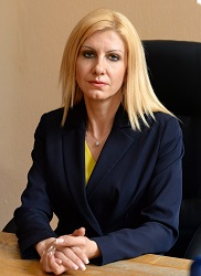 Русокоса красавица заема временно поста на Цачева! (СНИМКА)