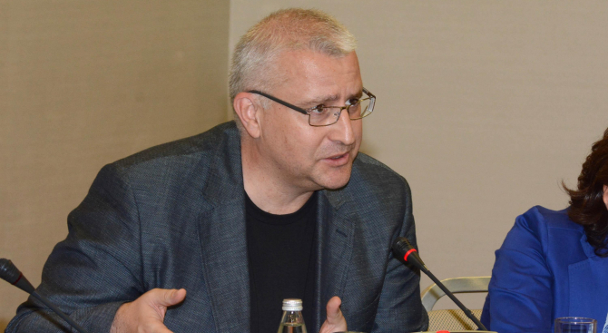 Светослав Малинов още веднъж се оправда за отсъствието си за пакет "Мобилност" и обяви: Нещата не са приключили