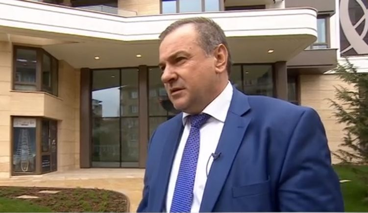 Хекимян разгледа отвътре луксозния блок с евтини апартаменти за хората от властта и онемя (СНИМКИ)