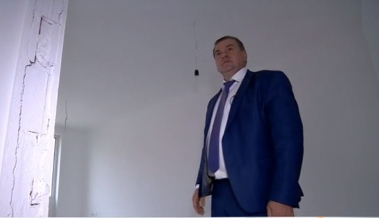Хекимян разгледа отвътре луксозния блок с евтини апартаменти за хората от властта и онемя (СНИМКИ)