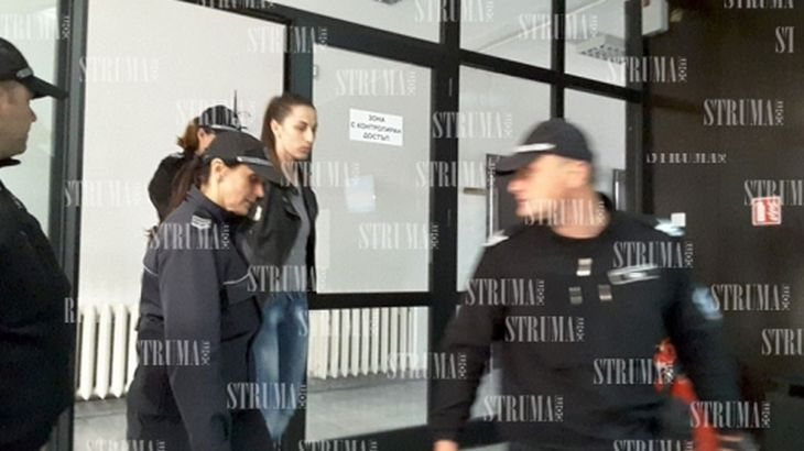 Докараха с конвой полицайката Розалина в съда, след минути решават съдбата й!