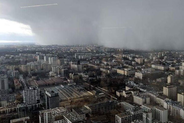 Рядко природно явление вся паника във Варшава (СНИМКИ)