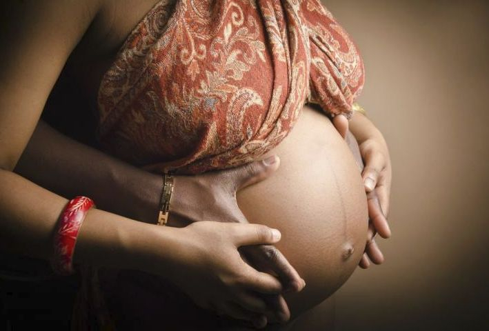Шок! Младо момиче роди първото си бебе, а 26 дни по-късно и братчето му
