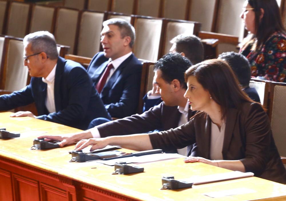 Депутатите приеха важни промени в Закона за мерките срещу изпиране на пари