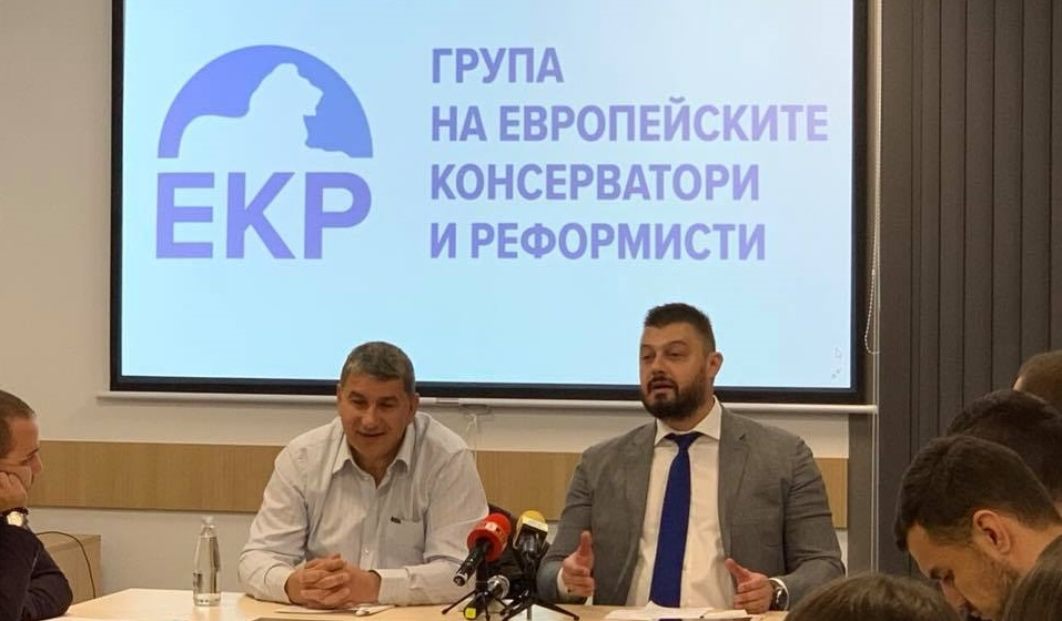 Николай Бареков няма да се кандидатира за евродепутат, „Презареди България” обаче влиза в битката за евровота с млади лица
