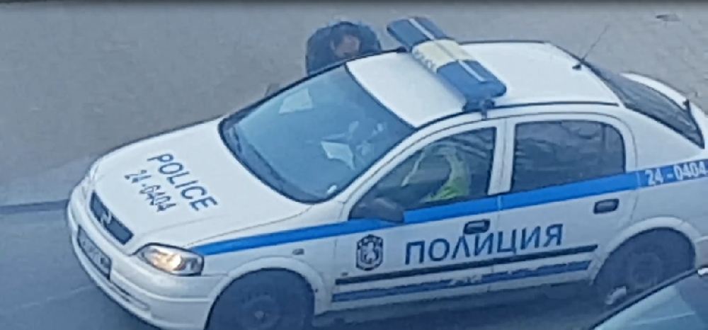 Заснеха ченгета от скандалното 4-то РПУ да прибират рушвет! (ВИДЕО)