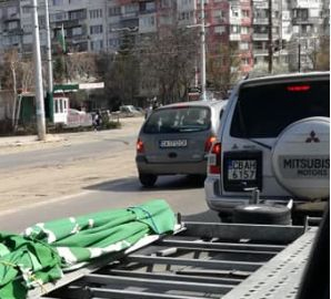 Само в БЛИЦ! Ей такава пътна помощ никога не сте виждали (СНИМКИ)