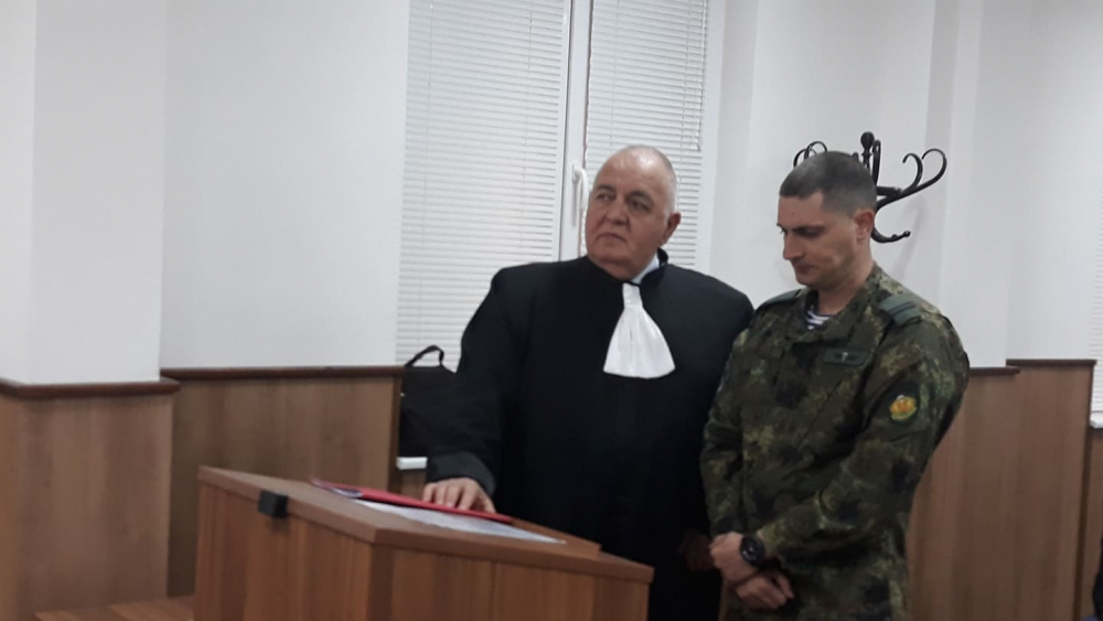 Фаталната полицайка Люба, заради която командос уби ченге, дава показания в съда (СНИМКИ)