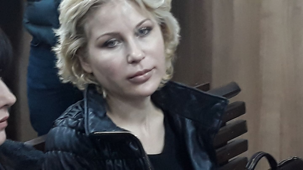 Фаталната полицайка Люба, заради която командос уби ченге, дава показания в съда (СНИМКИ)