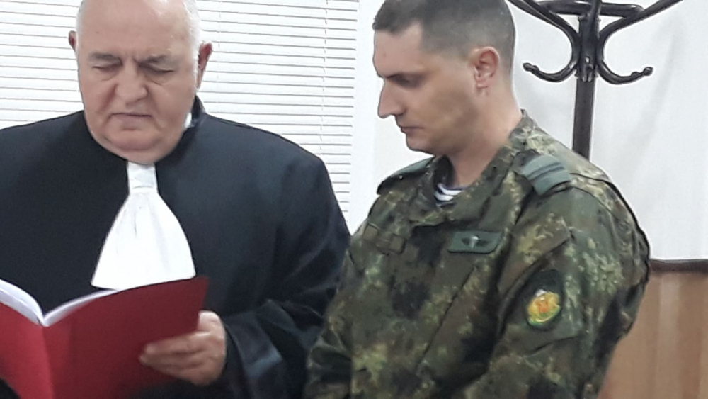 Фаталната полицайка Люба, заради която командос уби ченге, дава показания в съда (СНИМКИ)