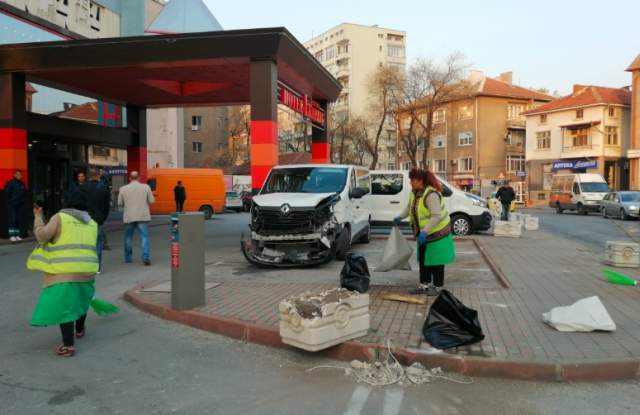 Страшна катастрофа с автобус пред хотел "Лайпциг" разбуди Пловдив (СНИМКИ)