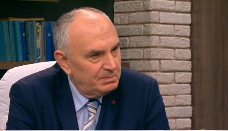 Експерт изброи 4 хипотези за трагедията със загиналото семейство в самолета
