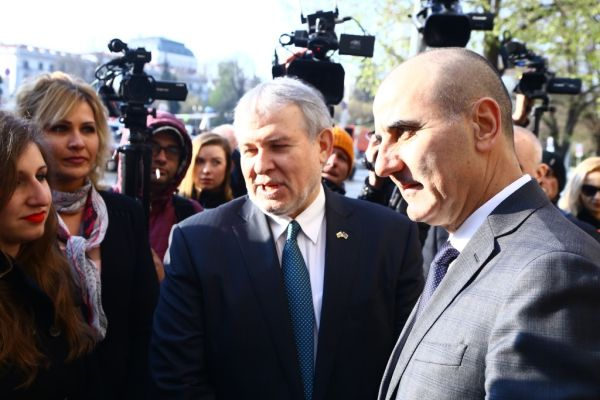 Цветанов първи регистрира ГЕРБ за евроизборите (СНИМКИ)