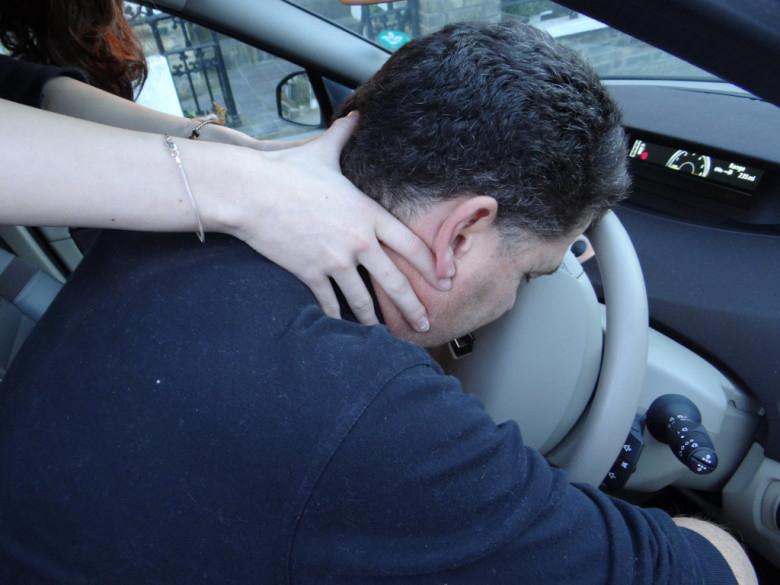 Шофьорът припадна, какво трябва да направи пътника до него веднага