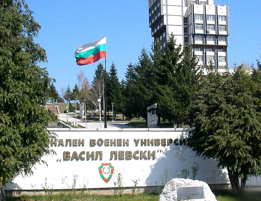 Правителството предлага да се открие Висше военновъздушно училище
