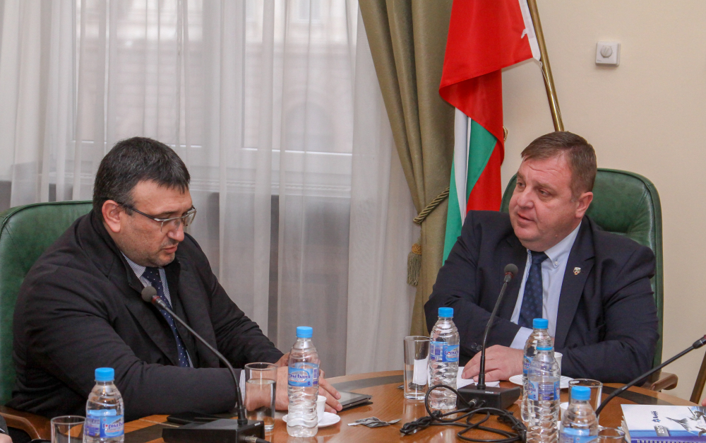 Каракачанов и МВР със спешни мерки срещу циганските безчинства