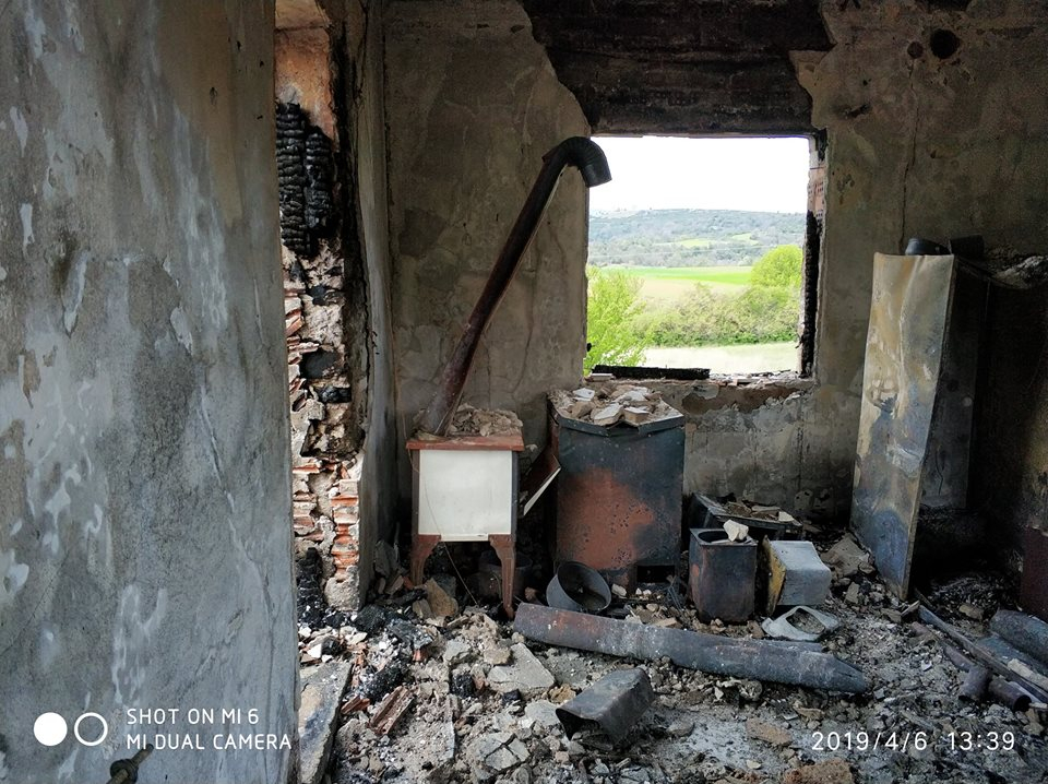 Гръцки расисти опожариха до основи дома на български свещеник над Драма (СНИМКИ)
