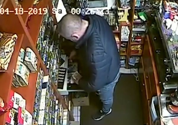 Продавач в магазин гаврътна алкохол, бръкна в касата и...  (ВИДЕО)
