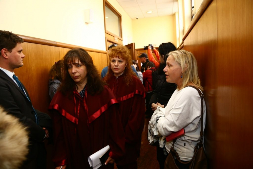 Извънредно в БЛИЦ! Агитка на Иванчева нападна прокурори след присъдата