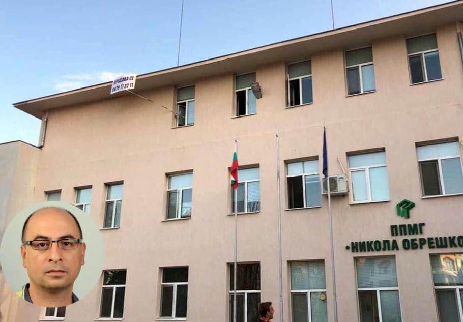 Простотия! Елитно казанлъшко школо осъмна със странна табела за... (СНИМКА)