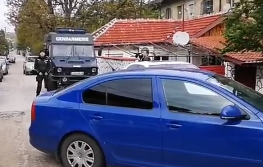 ВИДЕО от мащабната акция срещу босове на циганската "ало мафия" в Горна Оряховица 