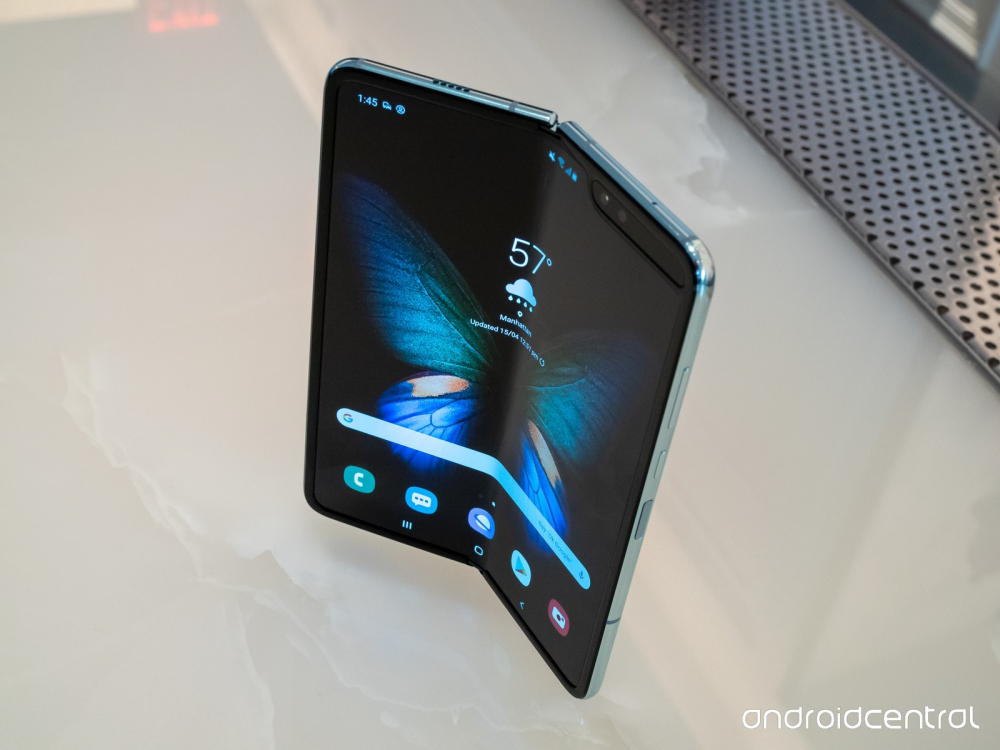 Samsung проучва проблеми с дисплея на новия сгъваем смартфон Galaxy Fold