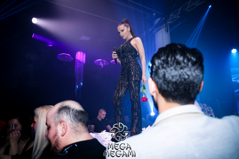 Парти концертът Mega Megami: Flower Power с гост изпълнители Галена и Миле Китич събра над 3000 души (СНИМКИ)