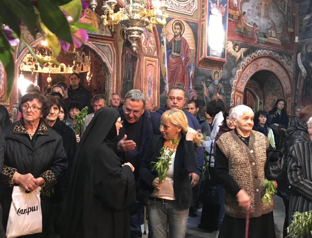 СНИМКИ показаха какви ги свърши Йончева навръх Цветница