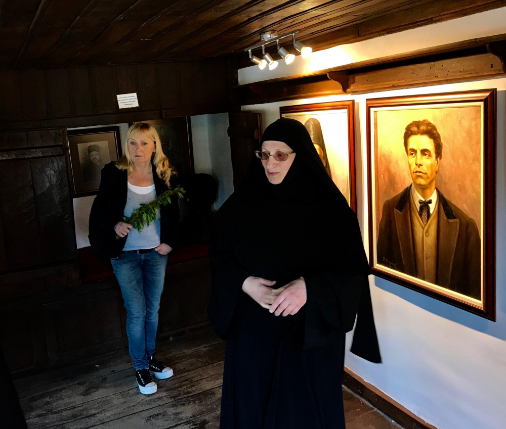 СНИМКИ показаха какви ги свърши Йончева навръх Цветница