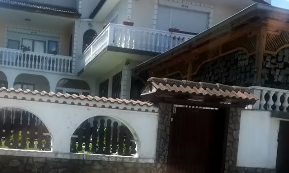 Уникални ВИДЕА показаха в какъв невиждан лукс живеят циганите от ало мафията