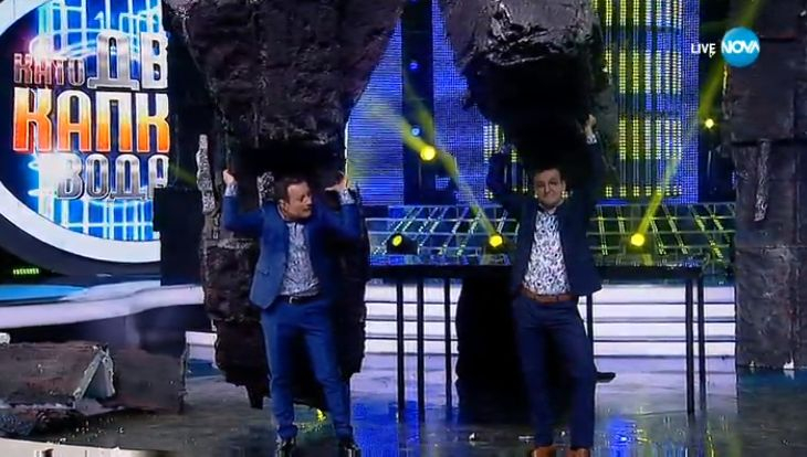 Шок на сцената на "Капките"! Декор се срути върху водещите и журито! (СНИМКИ)