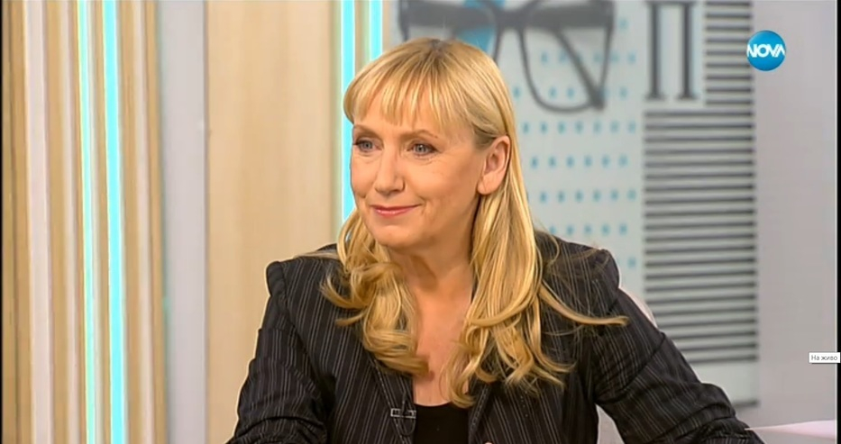 Елена Йончева отговори на обвиненията, че има три къщи за гости