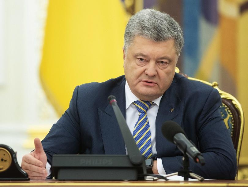 Съдии искат съд за Порошенко, внесен е и иск да му бъде отнета шоколадовата фабрика Roshen