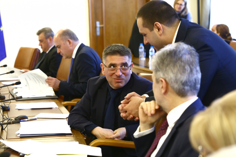 Версия: Данаил Кирилов хвърлил оставка заради...