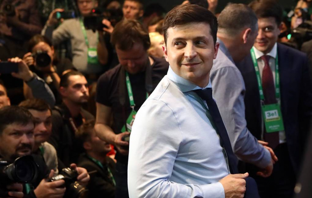 След удара, който нанесе на Порошенко, Зеленски отлетя в... Турция 