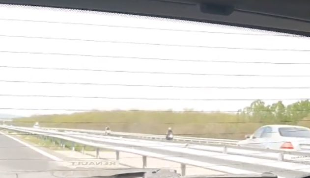 Камикадзета на мотори летят в насрещното на "Тракия" (ВИДЕО)