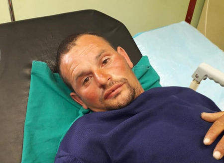 Познавате ли този мъж? Минувачи са го открили в безсъзнание в канавка 