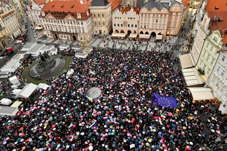 Хиляди излязоха на протест в Чехия (СНИМКИ)