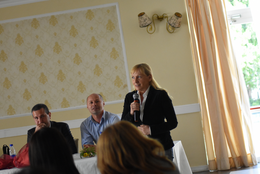 Елена Йончева в Дупница: Огромни средства дава ЕС, а инфраструктурата продължава да е лоша